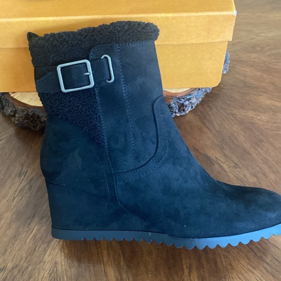 NWT Unisa Colbie wedge black suede booties size 7 - Picture 7 of 8